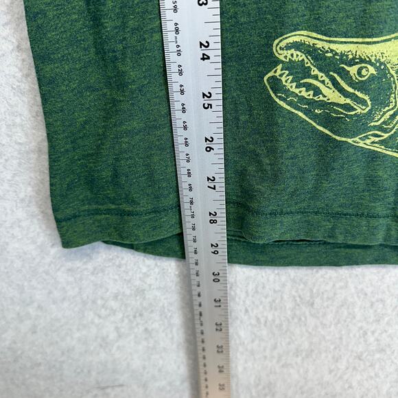 District T-Shirt Henley Mens XL Green Fishing Graphic Print Anchorage Alaska - Picture 9 of 12